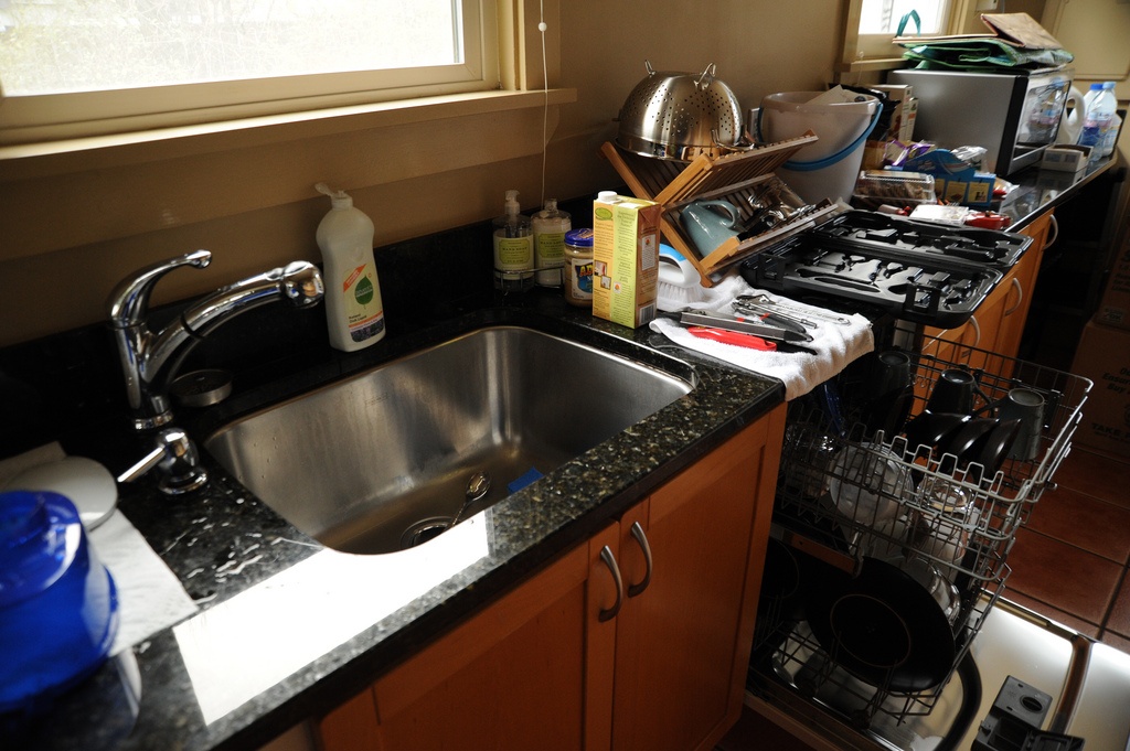 dish drainer, kitchen, kitchen sink, countertop