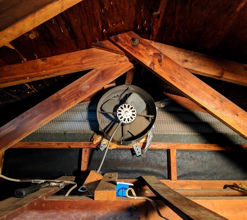 Attic Ventilation Fans Pros and Cons ⋆ 🌲