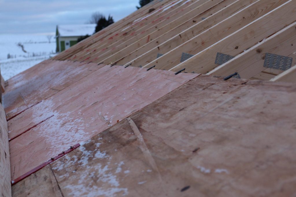 Roof clips for sheathing