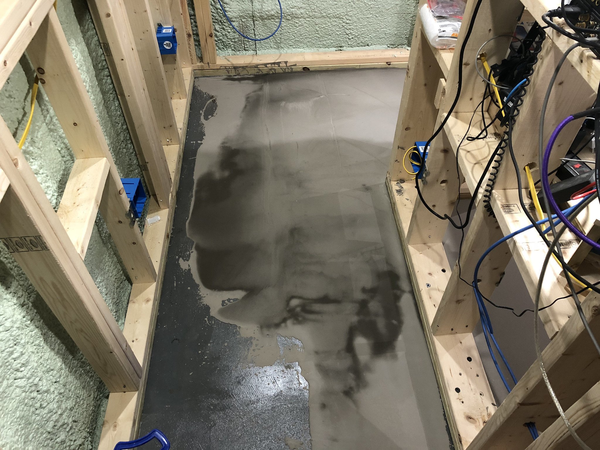Self Leveling Compound On Wood Suloor, Self Leveling Concrete Over Laminate Flooring